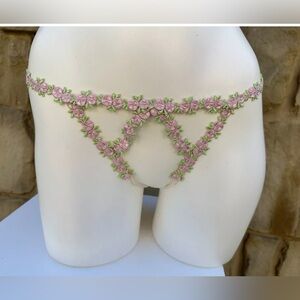 VICTORIA’S SECRET DREAM ANGELS CROTCHLESS V-STRING SIZE MEDIUM